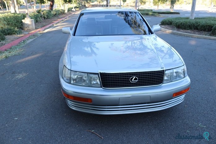 1991' Toyota Lexus LS 400 photo #1