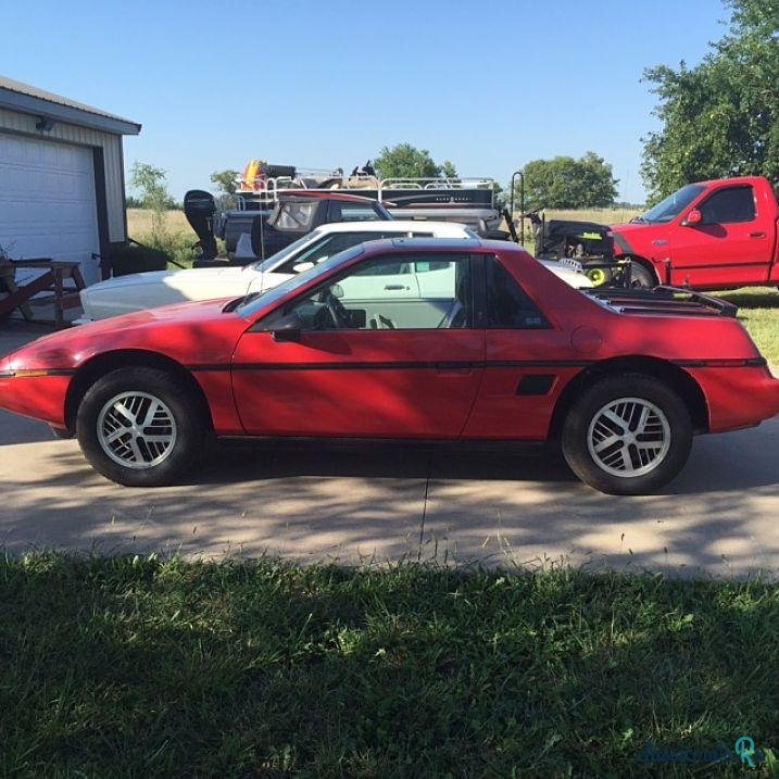 1984' Pontiac Fiero photo #3