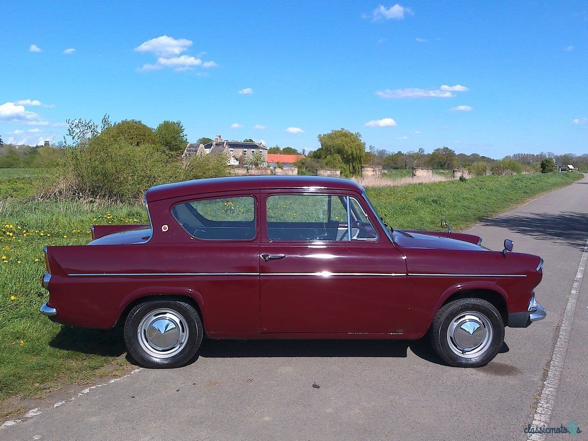 1962' Ford Anglia photo #4