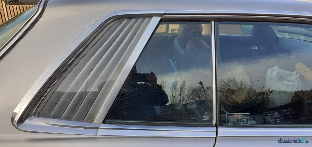 1980' Mercedes-Benz 240 photo #3