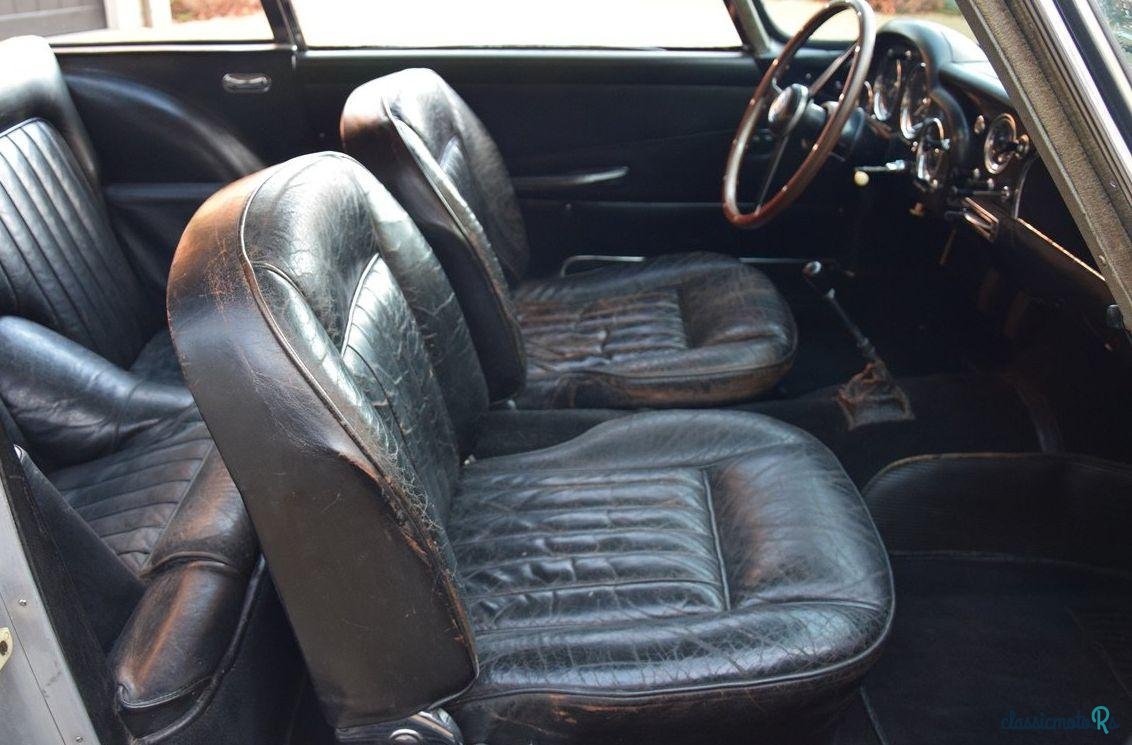 1961' Aston Martin DB4 photo #1