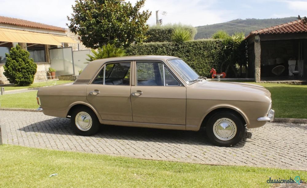 1969' Ford Cortina photo #4