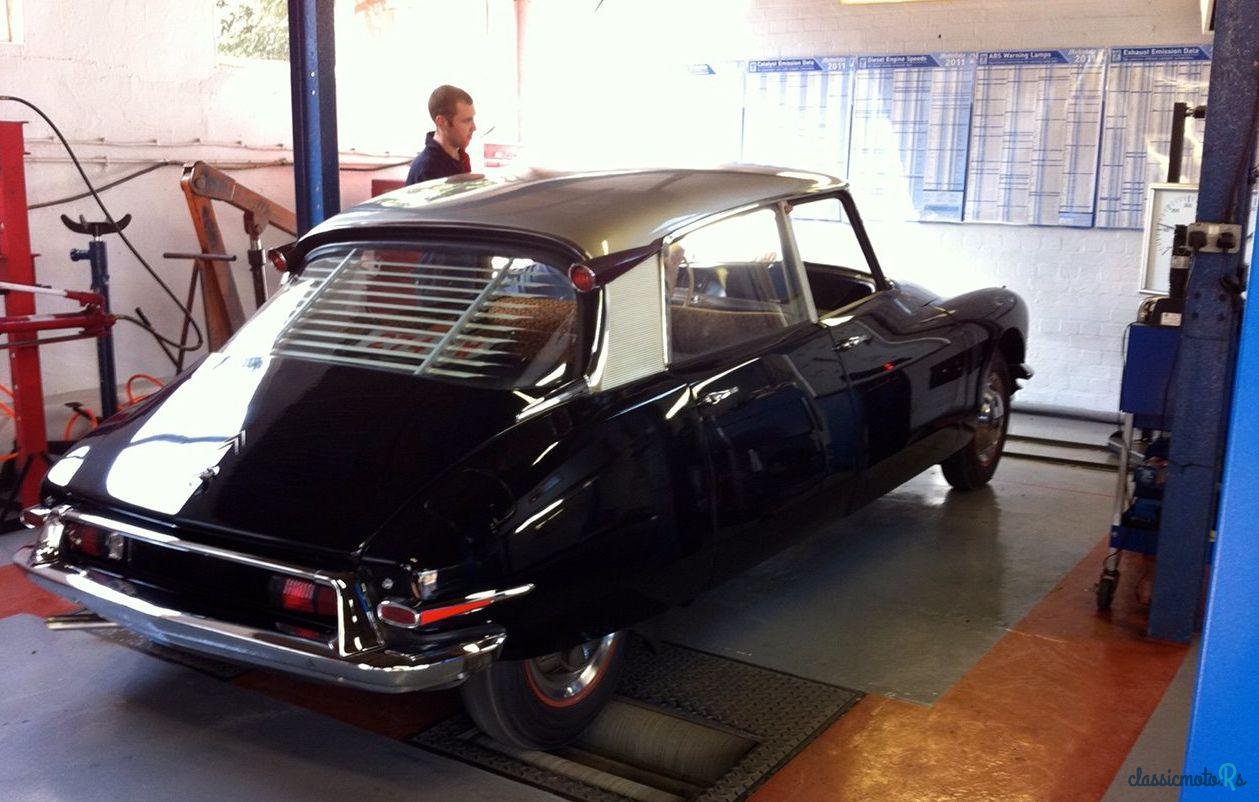 1958' Citroen DS photo #1