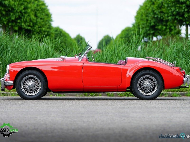 1960' MG MGA photo #3