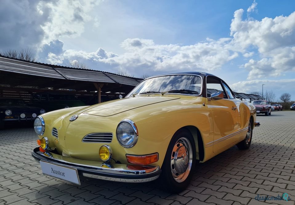 1972' Volkswagen Karmann Ghia photo #2