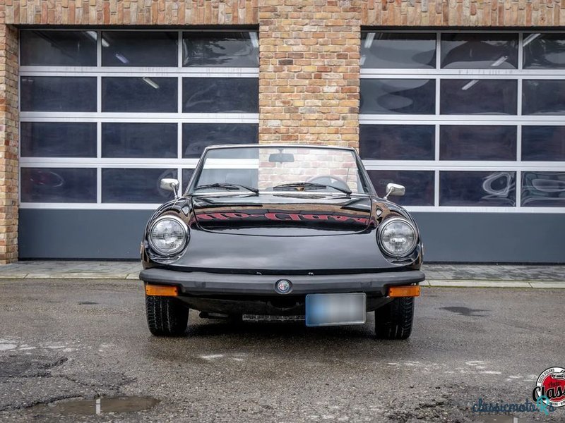 1977' Alfa Romeo Spider 2.0 photo #2