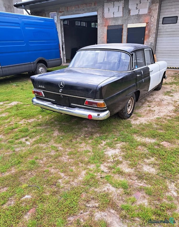 1965' Mercedes-Benz 200D W110 photo #2