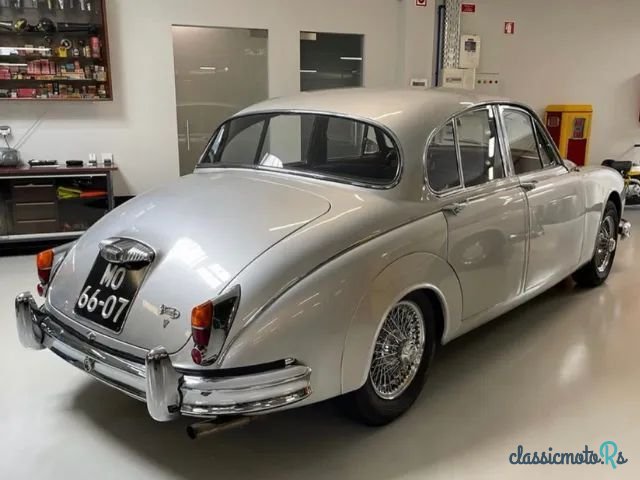 1966' Daimler photo #2