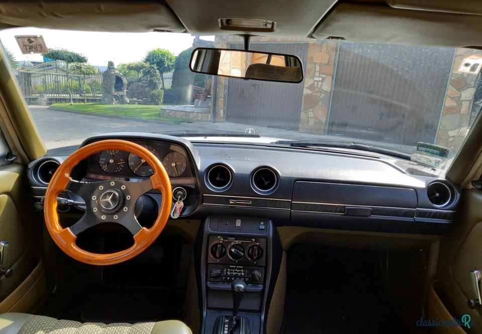 1979' Mercedes-Benz W123 photo #6