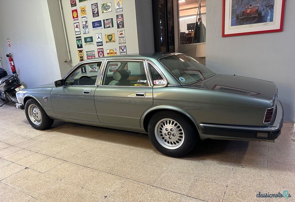 1990' Jaguar XJ photo #3