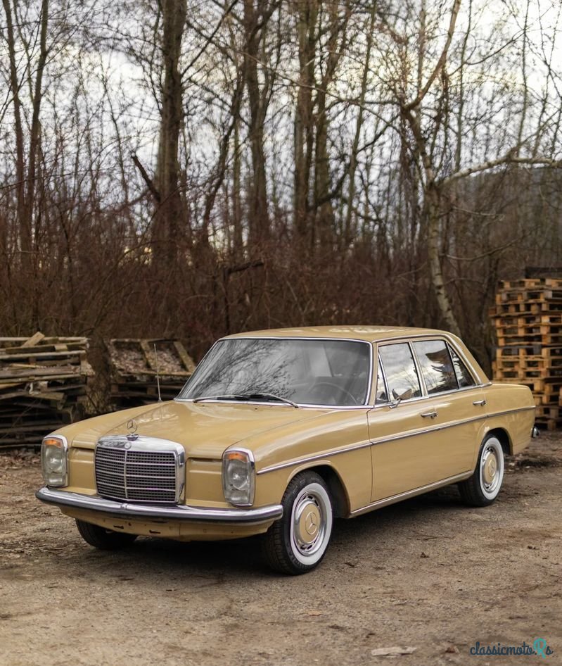 1973' Mercedes-Benz W115 200D photo #2