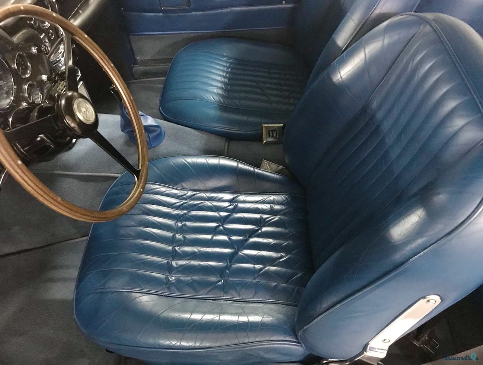 1969' Aston Martin DB6 photo #2