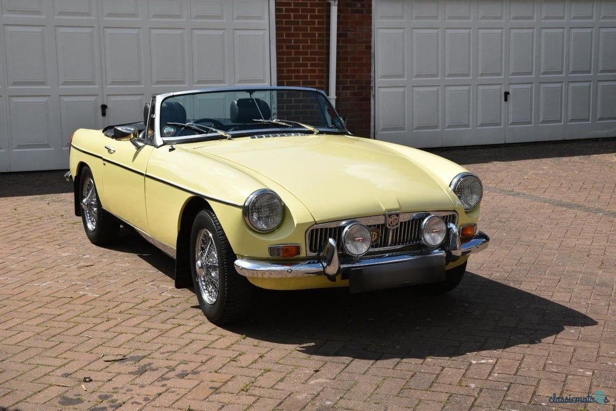 1970' MG MGB photo #3