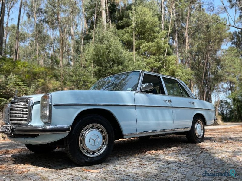 1980' Mercedes-Benz 240 photo #2