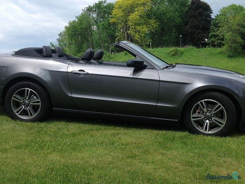 2011' Ford Mustang photo #1