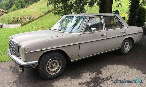 1972' Mercedes-Benz 220D/8 photo #2