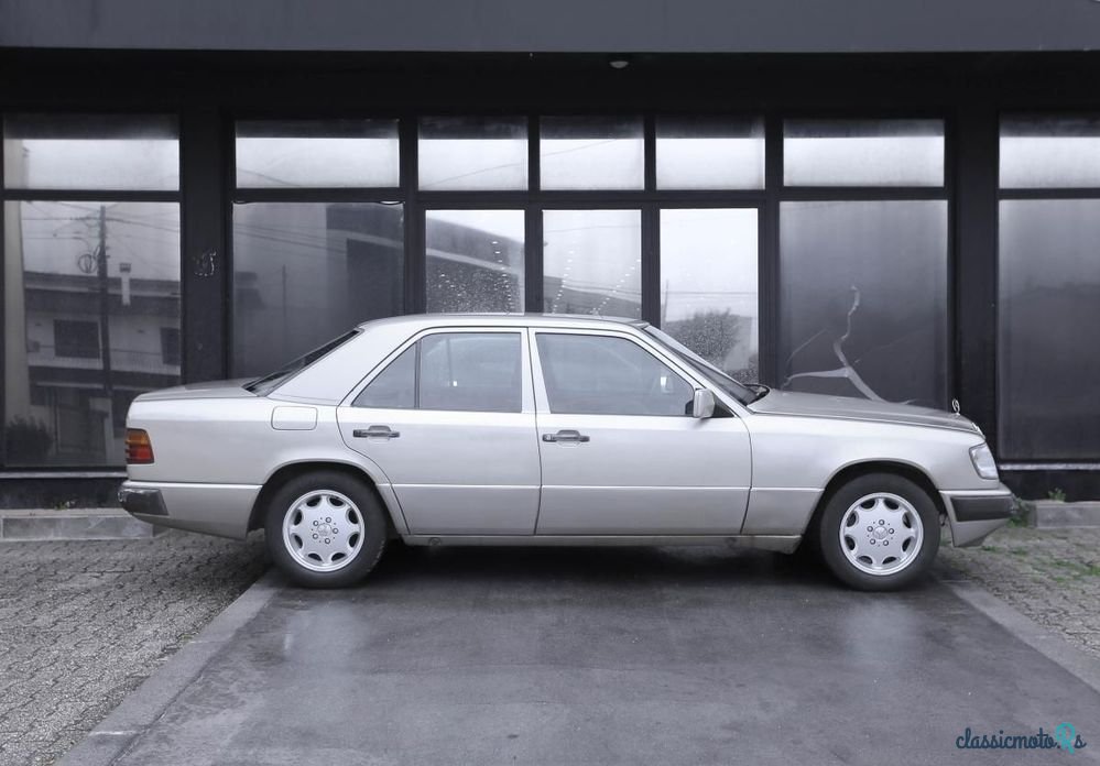 1986' Mercedes-Benz 250 photo #2