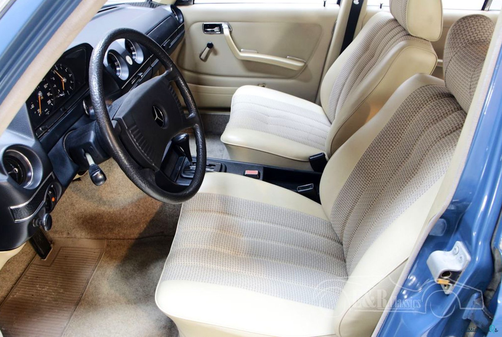 1976' Mercedes-Benz 200 photo #4