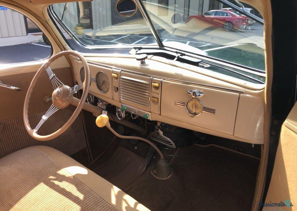 1939' Ford Deluxe Tudor photo #4