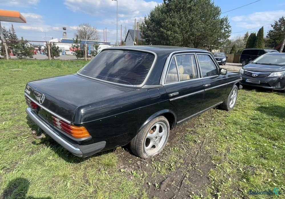 1976' Mercedes-Benz W123 photo #3
