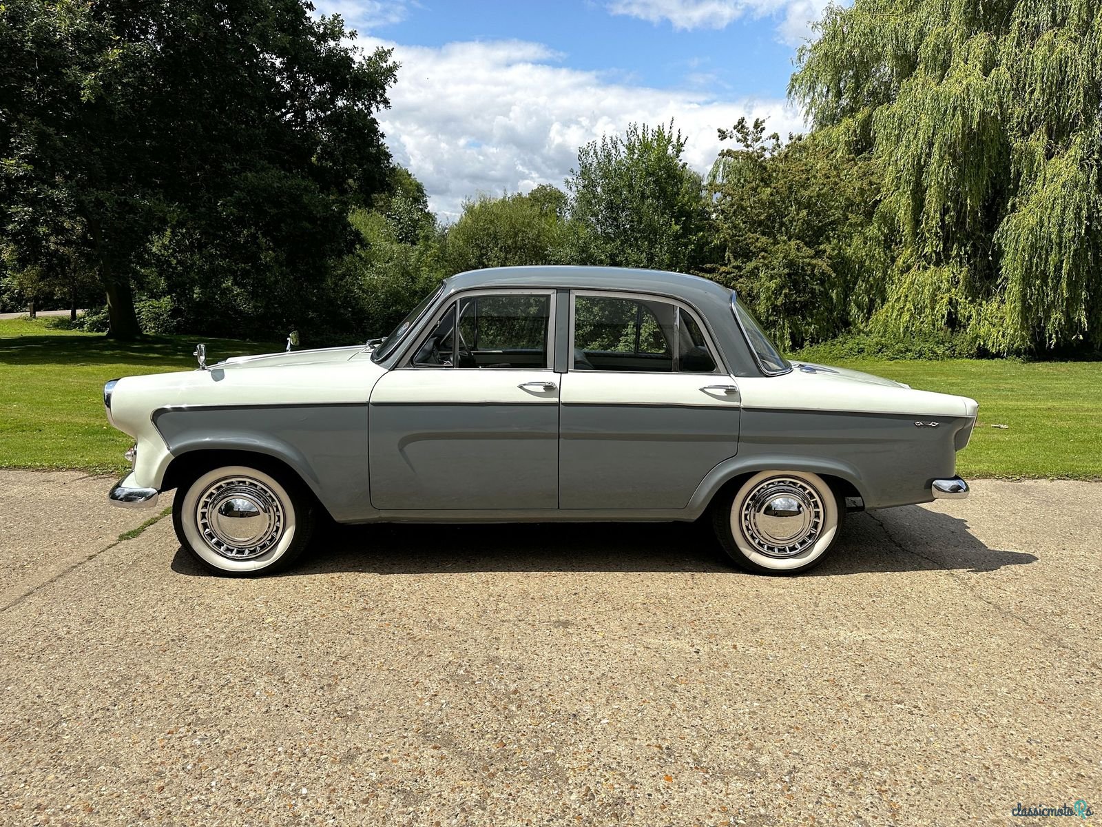1963' Standard Vanguard Six photo #2