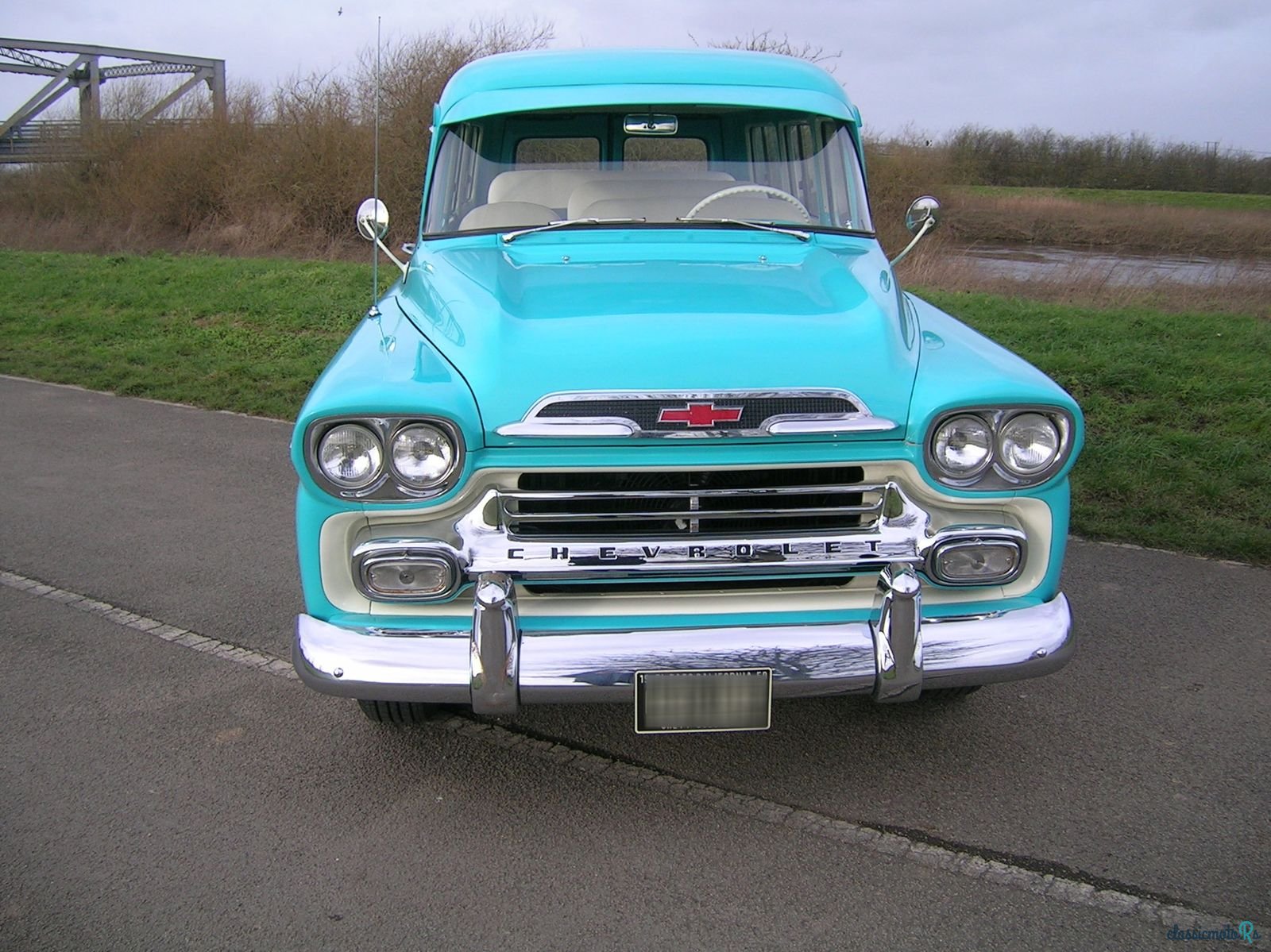 1959' Chevrolet Suburban photo #2