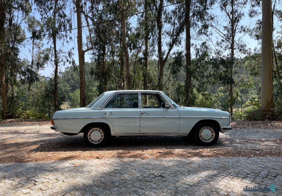 1980' Mercedes-Benz 240 photo #3