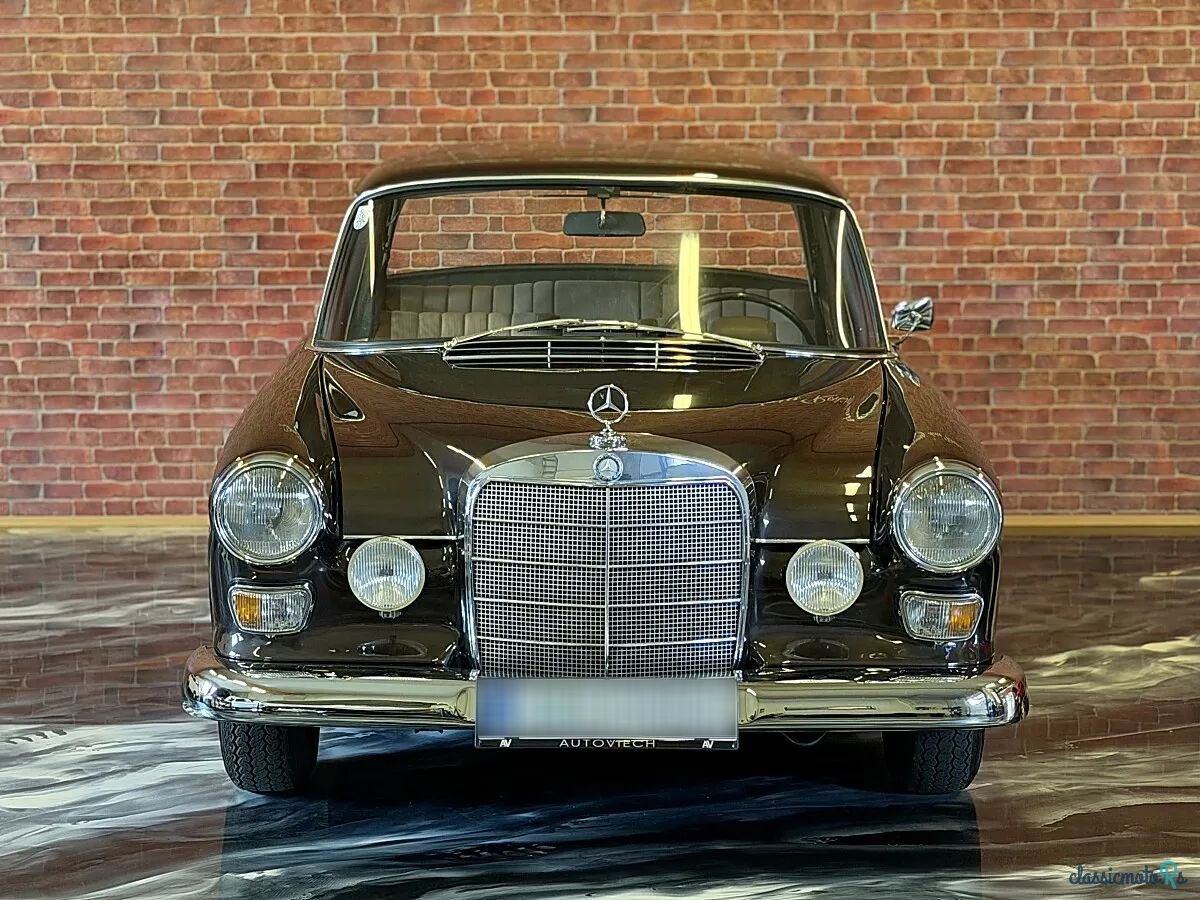 1967' Mercedes-Benz 200D photo #2