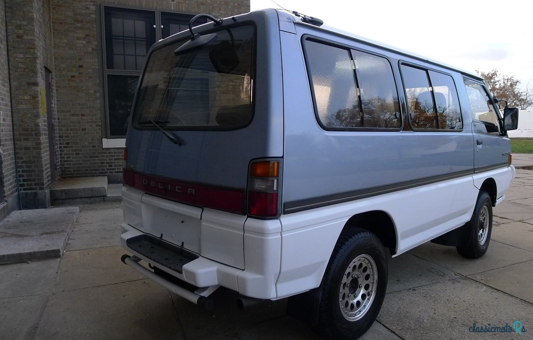 1988' Mitsubishi Delica photo #3