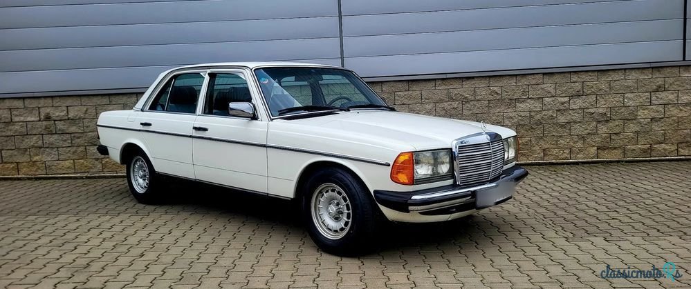1979' Mercedes-Benz W123 photo #5