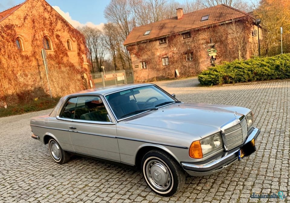 1977' Mercedes-Benz W123 photo #2