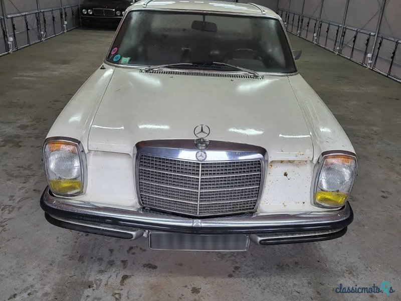 1973' Mercedes-Benz W114 photo #1