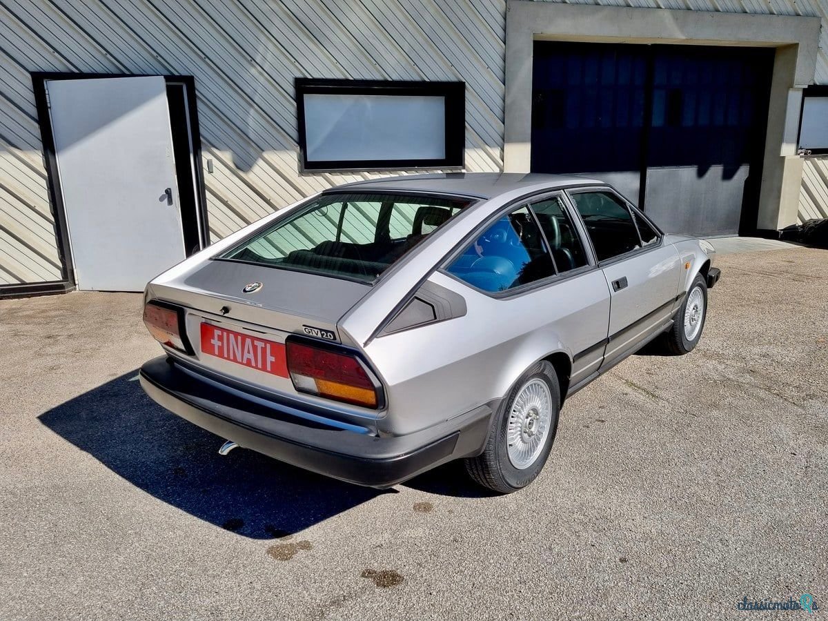 1985' Alfa Romeo GTV photo #4