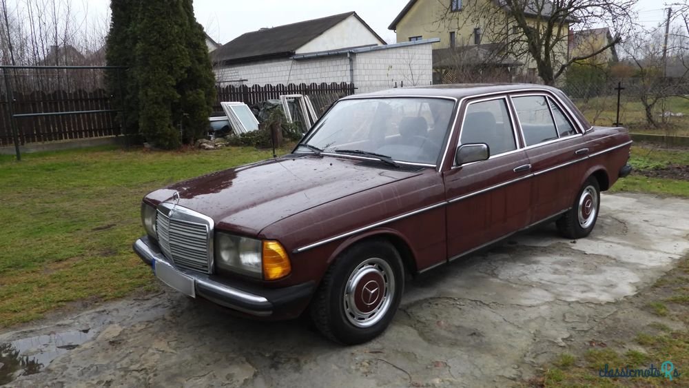 1979' Mercedes-Benz W123 photo #2
