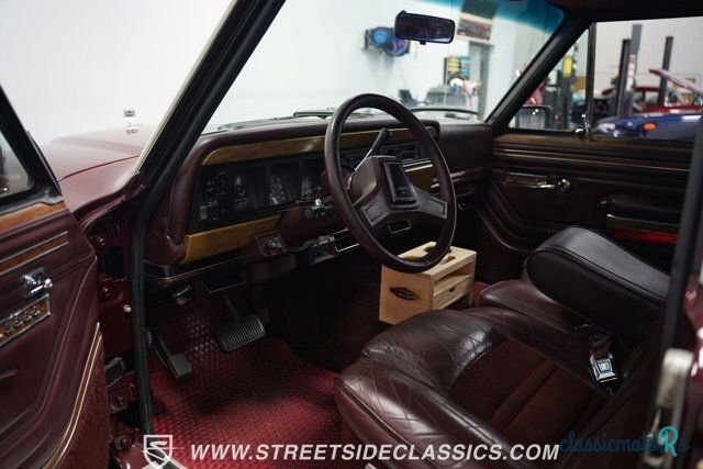 1989' Jeep Grand Wagoneer photo #4