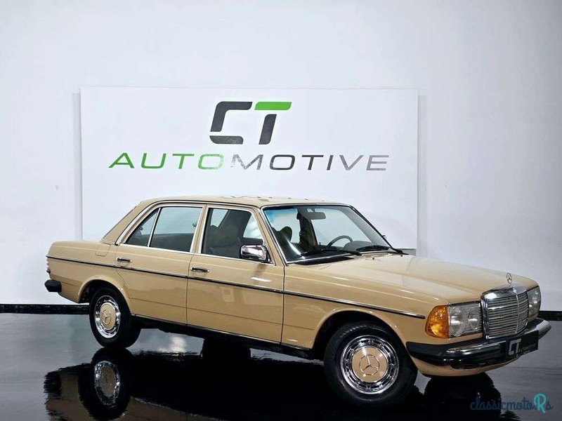 1977' Mercedes-Benz 240D photo #1