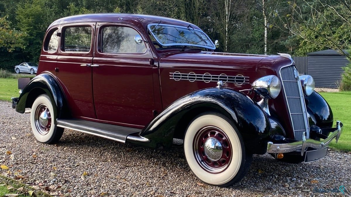 1935' Chrysler Airstream photo #1