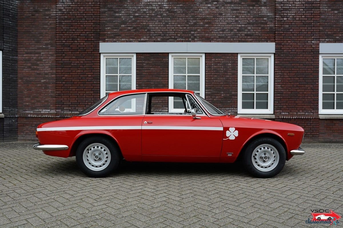 1968' Alfa Romeo Giulia photo #5