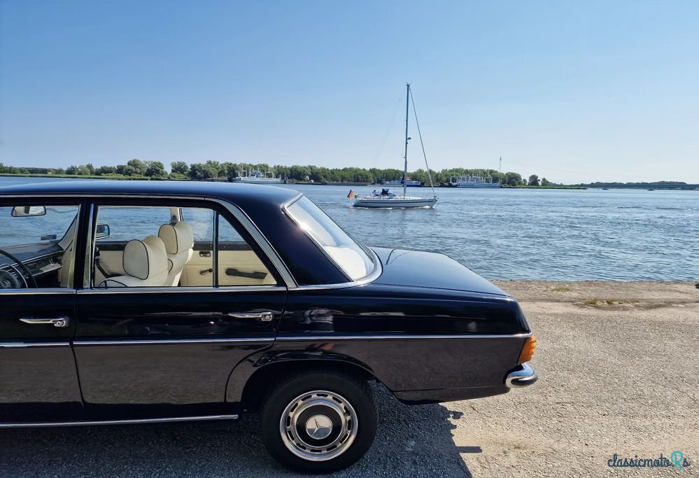 1971' Mercedes-Benz W115 photo #4