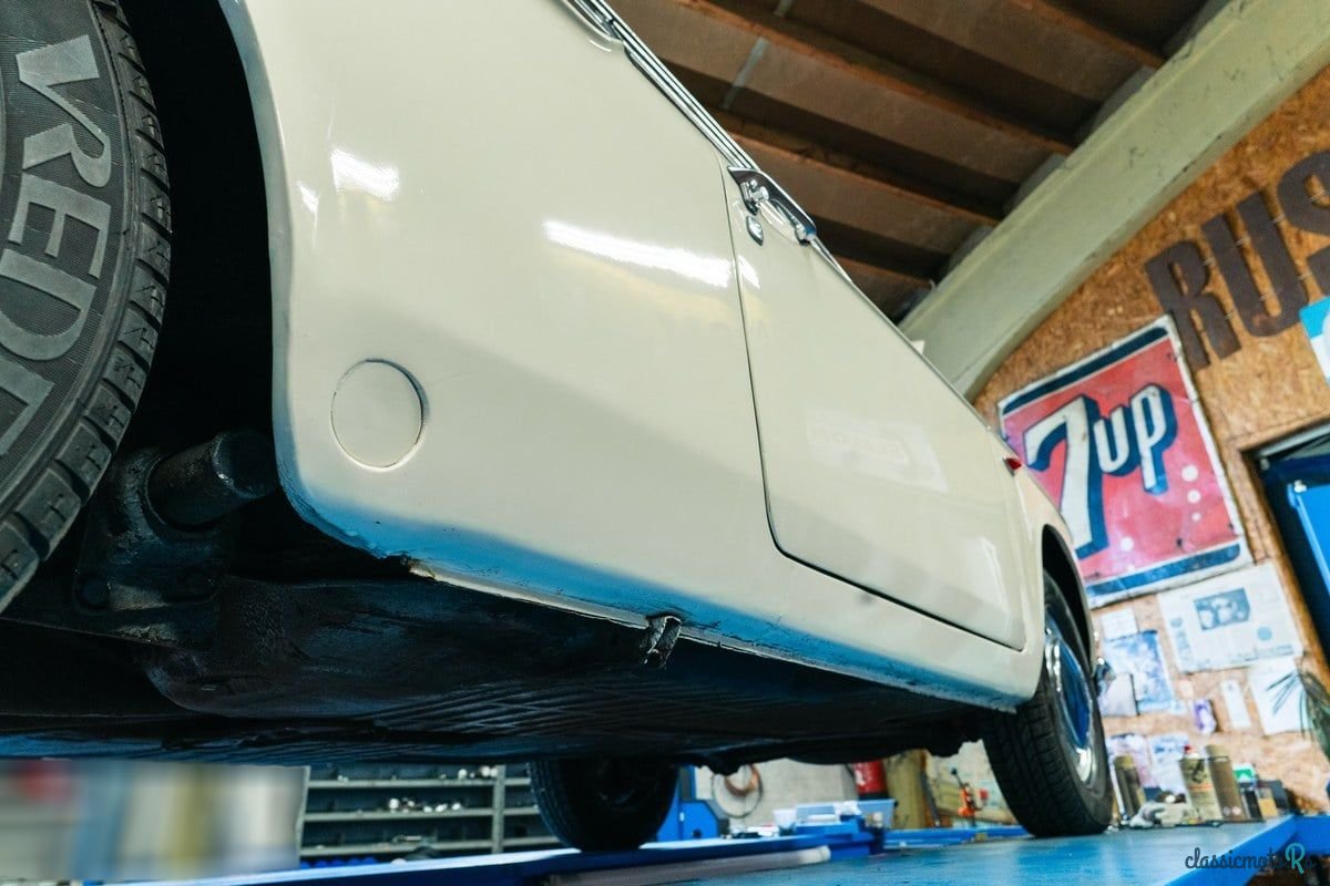 1972' Volkswagen Karmann Ghia photo #4