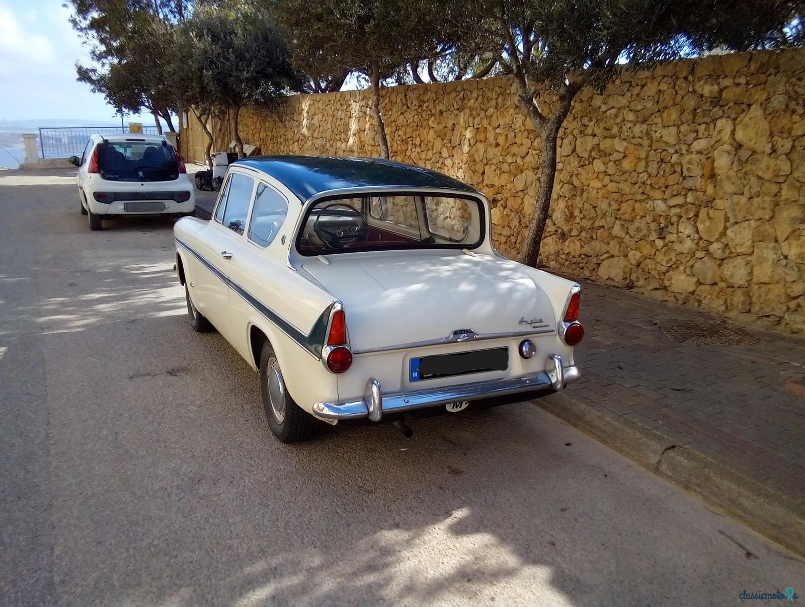 1968' Ford Anglia Super photo #2