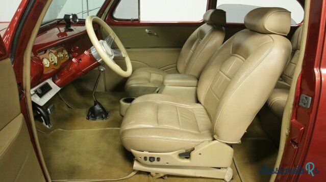 1947' Ford Deluxe photo #3