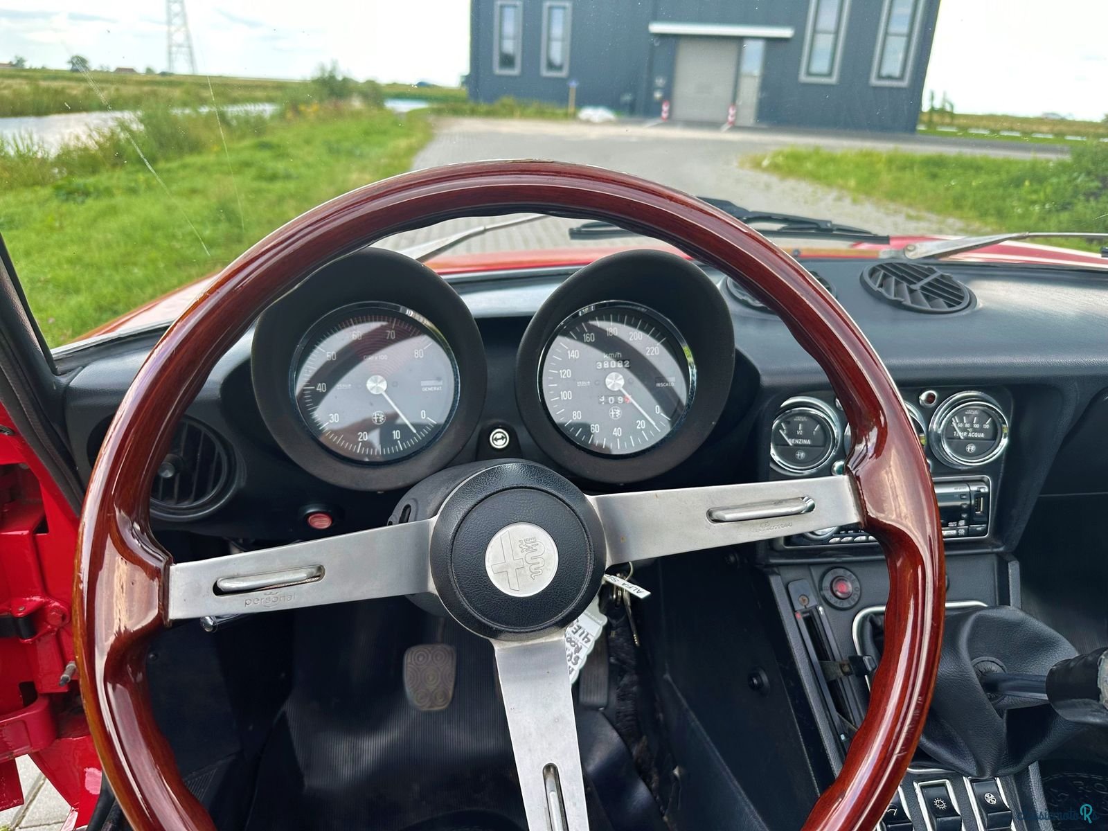 1974' Alfa Romeo 2000 Spider Veloce photo #6