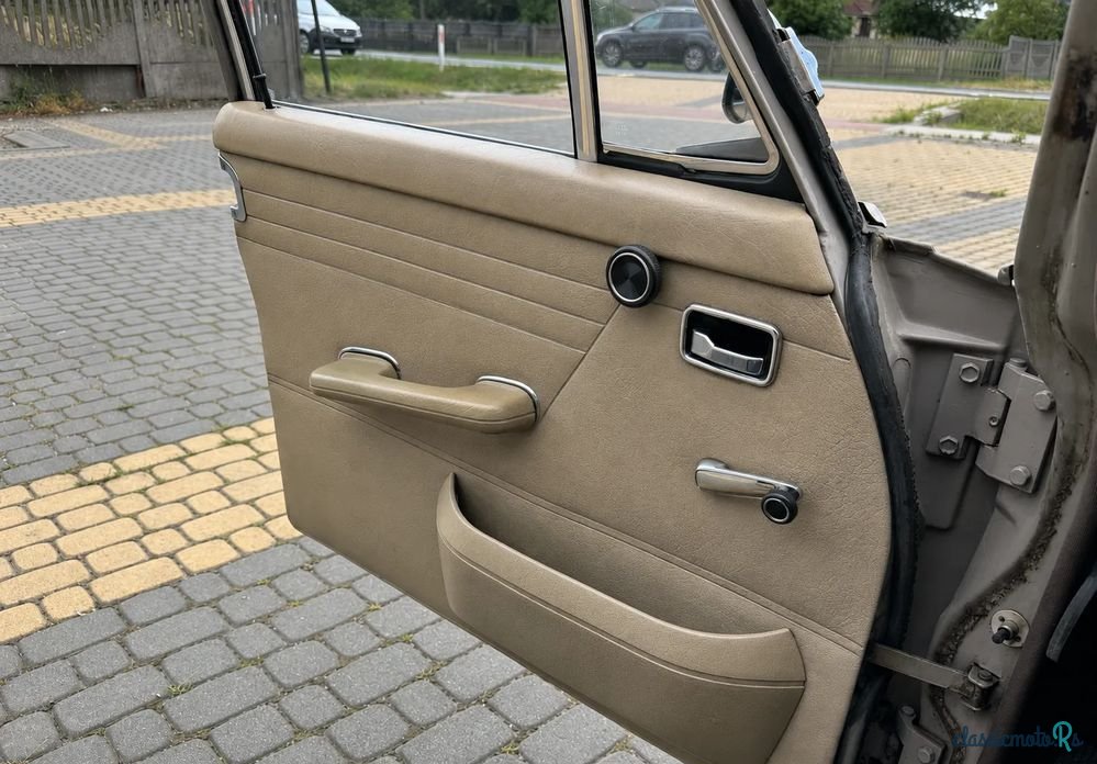 1969' Mercedes-Benz W115 200 photo #4