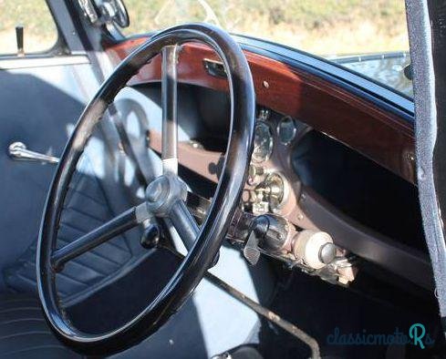 1937' Morris Eight Saloon photo #2