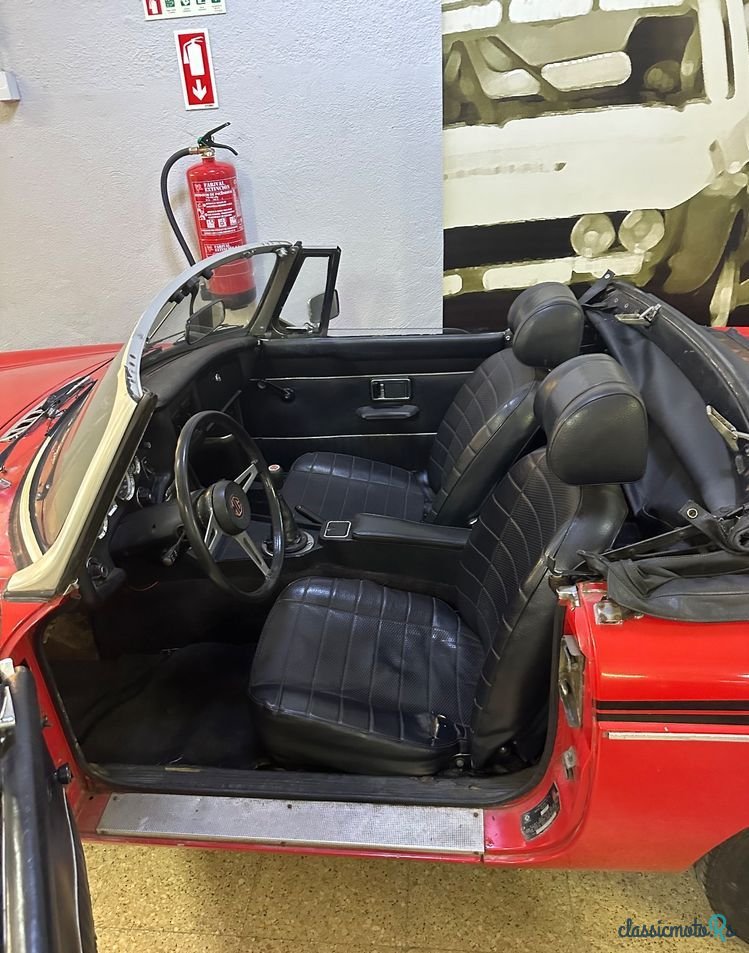 1973' MG MGB photo #5