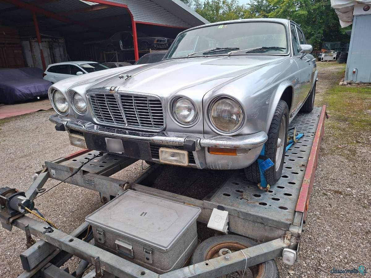1975' Jaguar XJ photo #3