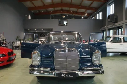1962' Mercedes-Benz 220