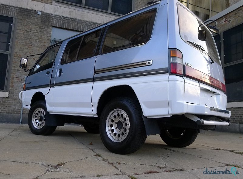 1988' Mitsubishi Delica photo #2