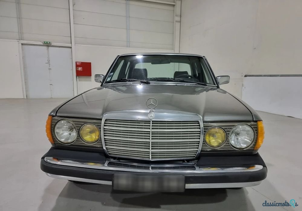 1982' Mercedes-Benz 300 D Turbo photo #3